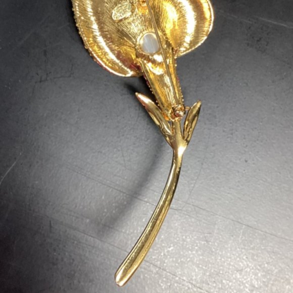 Kenneth Jay Lane Crystal Calla Lilly Brooch - Picture 5 of 5